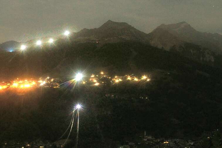 This webcam view in Plan Peisey from&nbsp;the Vanoise Express cable car -- which carries 2000 people per hour in its two huge double-decker cable cars -- gives great views across the valley