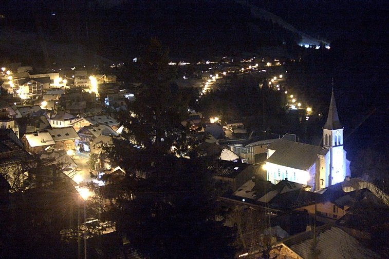 This webcam overlooks the village of Châtel, situated at 1200 metres, and gives you a glimpse of the conditions at the bottom of the Portes Du Soleil ski slopes