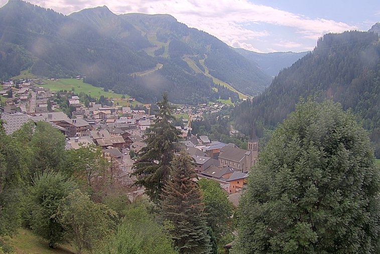 This webcam overlooks the village of Ch&acirc;tel, situated at 1200 metres, and gives you a glimpse of the conditions&nbsp;at the bottom of the Portes Du Soleil&nbsp;ski slopes
