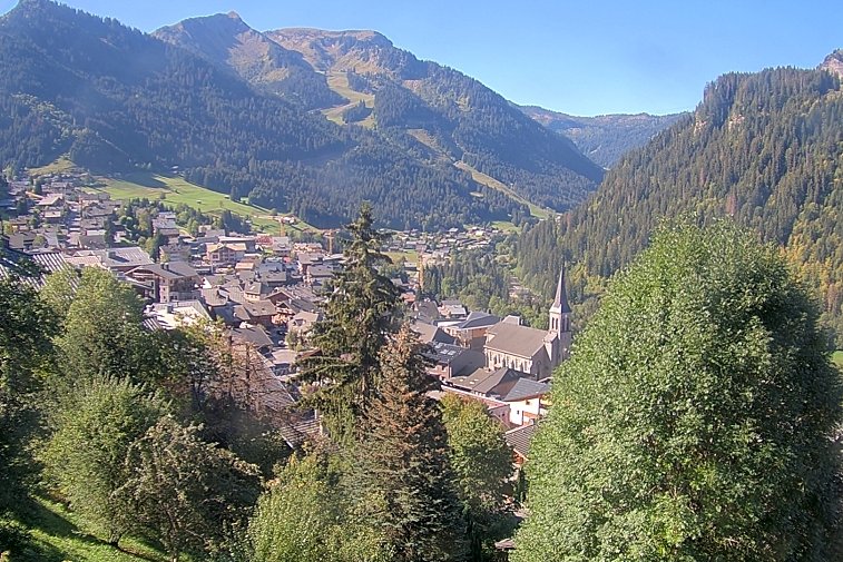This webcam overlooks the village of Ch&acirc;tel, situated at 1200 metres, and gives you a glimpse of the conditions&nbsp;at the bottom of the Portes Du Soleil&nbsp;ski slopes