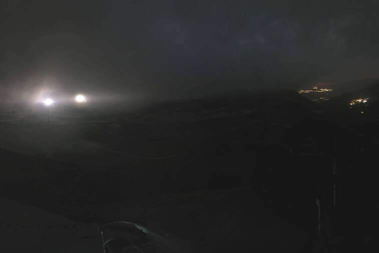 Fantastic view over the Les Arcs ski area from this webcam at Arcabulle (2600m), with Mont Blanc in the background