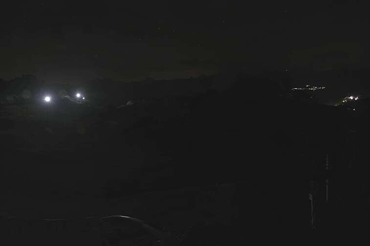 Fantastic view over the Les Arcs ski area from this webcam at Arcabulle (2600m), with Mont Blanc in the background