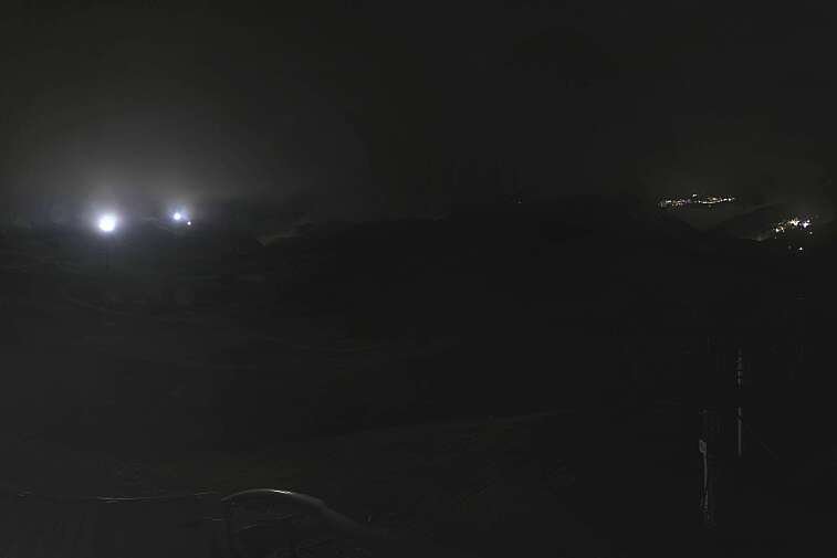 Fantastic view over the Les Arcs ski area from this webcam at Arcabulle (2600m), with Mont Blanc in the background