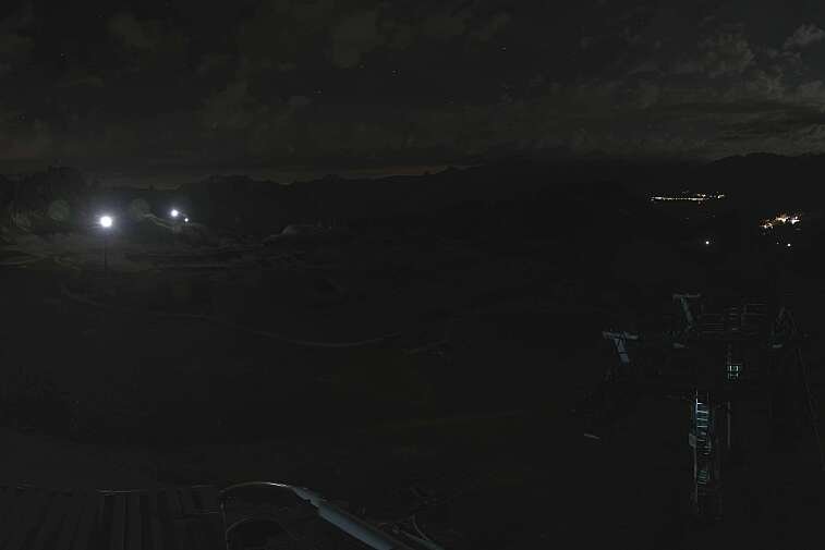 Fantastic view over the Les Arcs ski area from this webcam at Arcabulle (2600m), with Mont Blanc in the background